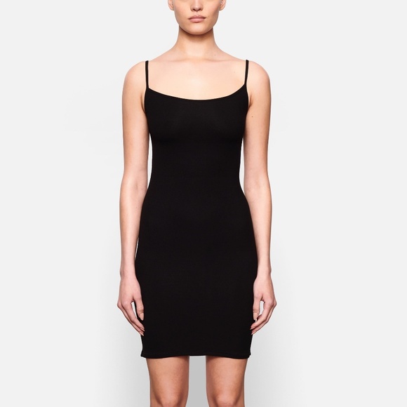 FITS EVERYBODY SLIP DRESS | ONYX SKIMS - Picture 1 of 3